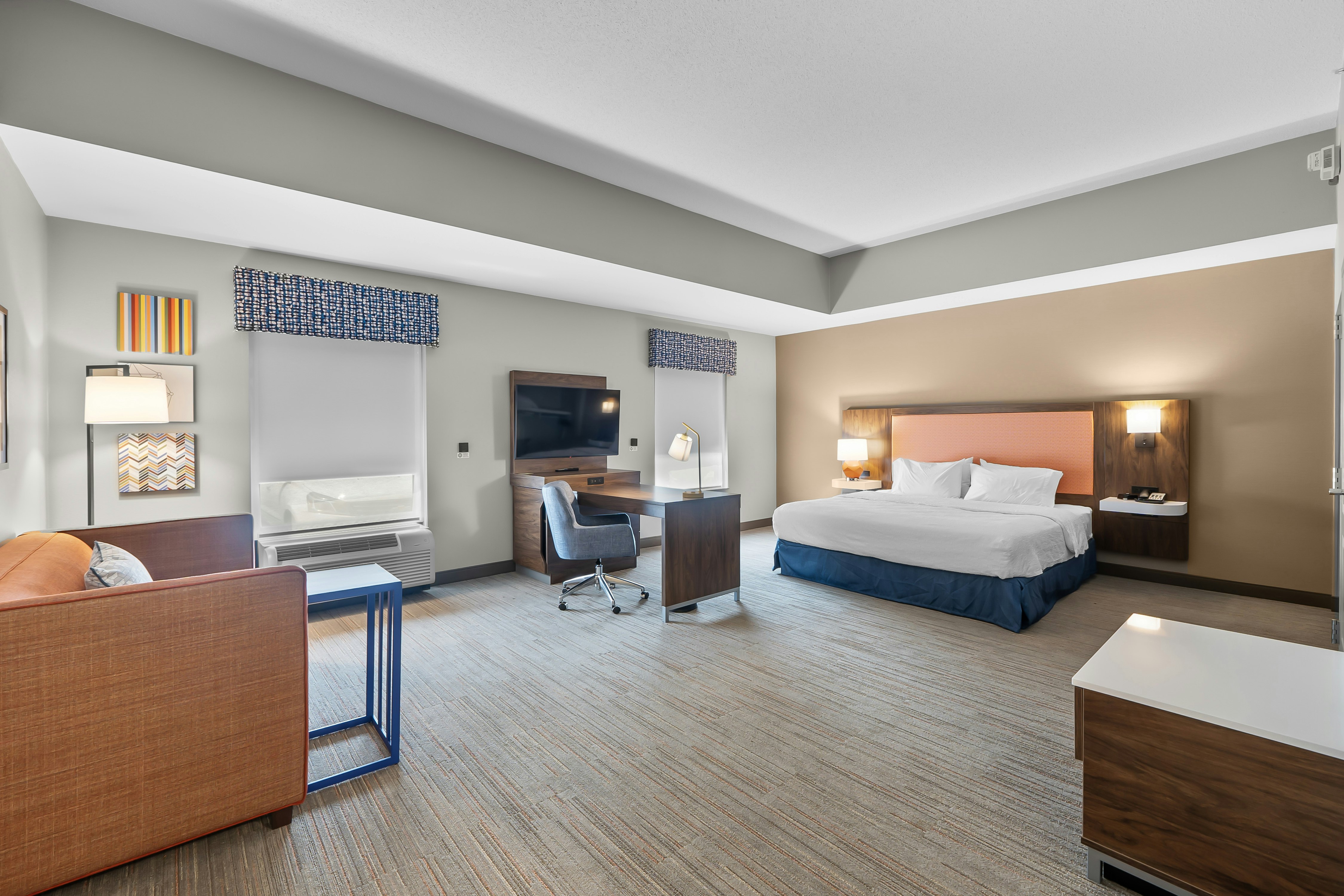 STUDIO, KING BED, ACCESSIBLE