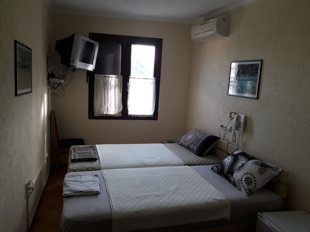 Hotel Pelikan 9/50