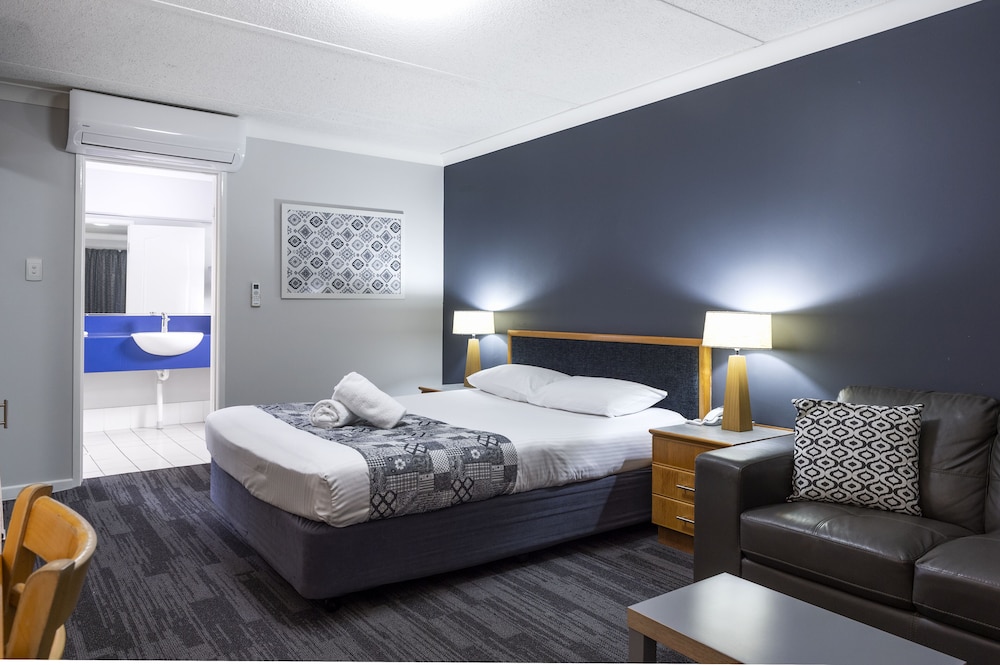 IPSWICH COUNTRY MOTEL 12/49