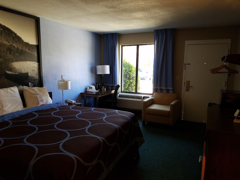 Super 8 By Wyndham Bentonville 20/59