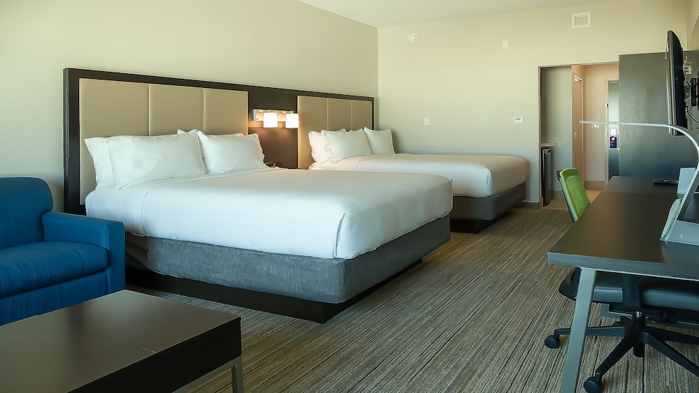 Holiday Inn Express Suites Tampa East Ybor City 13/56