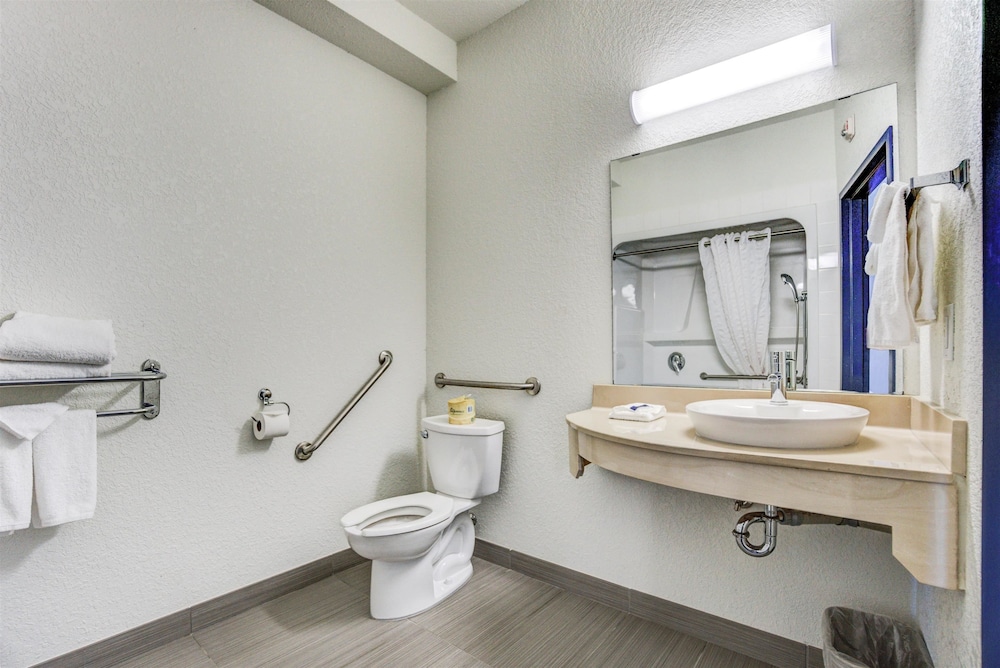 Motel6 Grande Prairie, AB 40/65