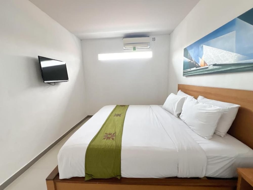 Apple Suite Apartment 25/56