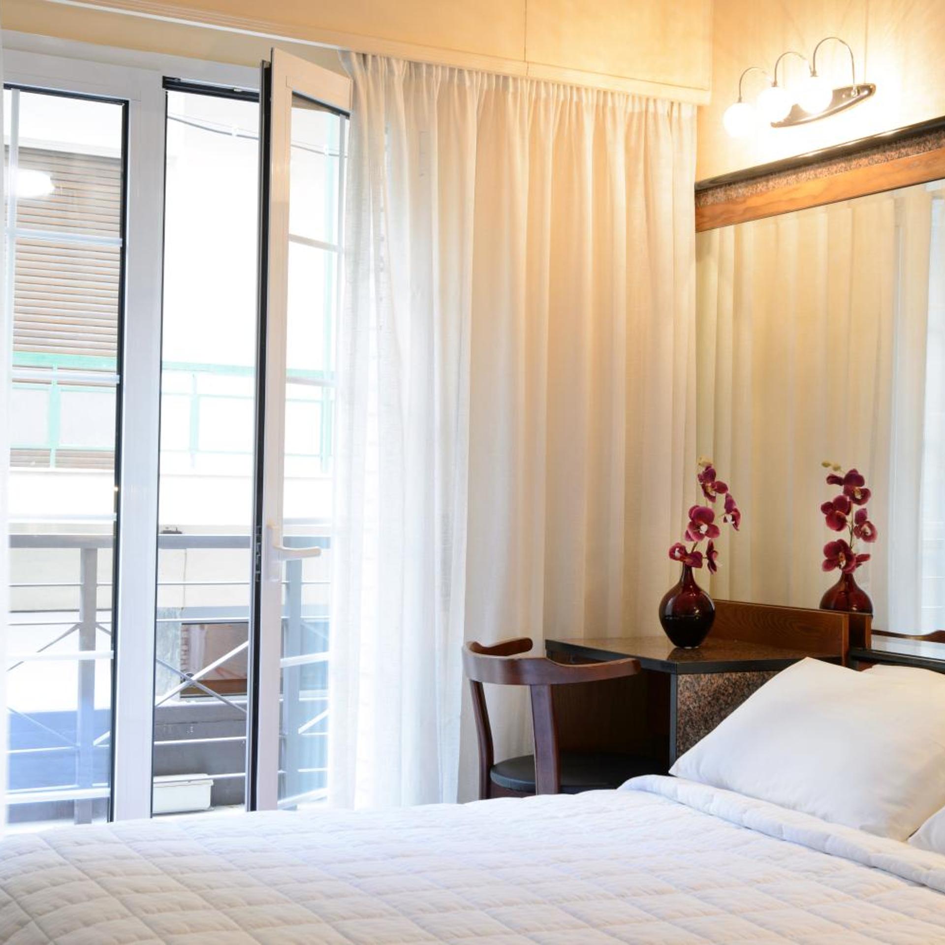 Room, Double Bed, Small Balcony, Victory Inn 7/10