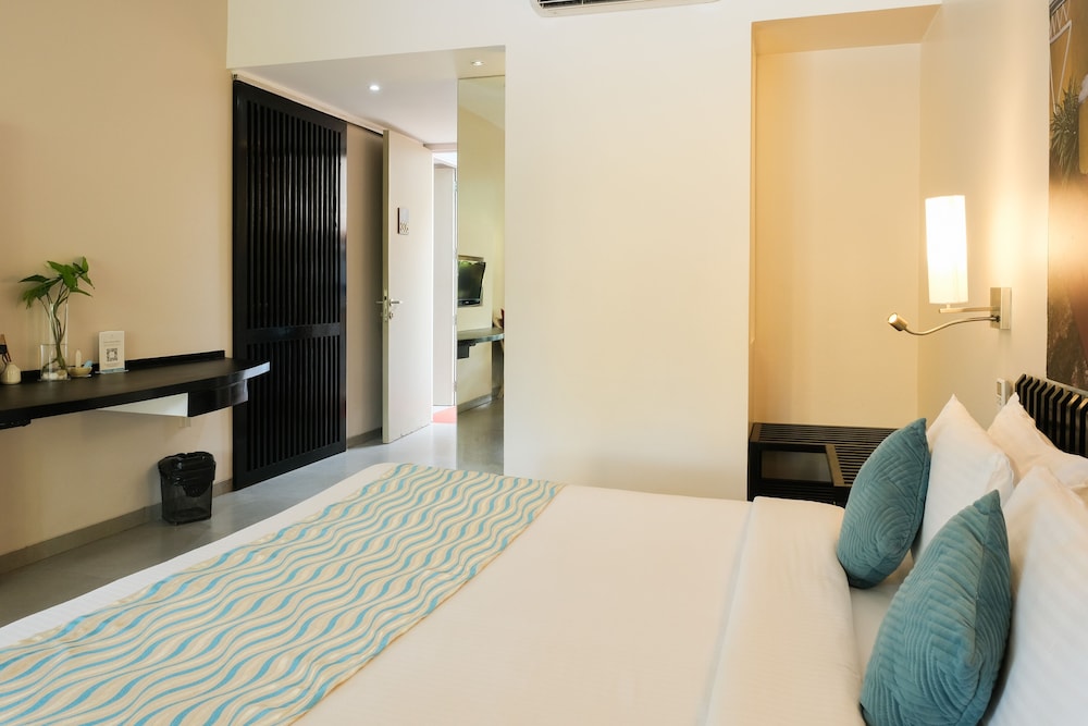 Whispering Palms Beach Resort 25/71