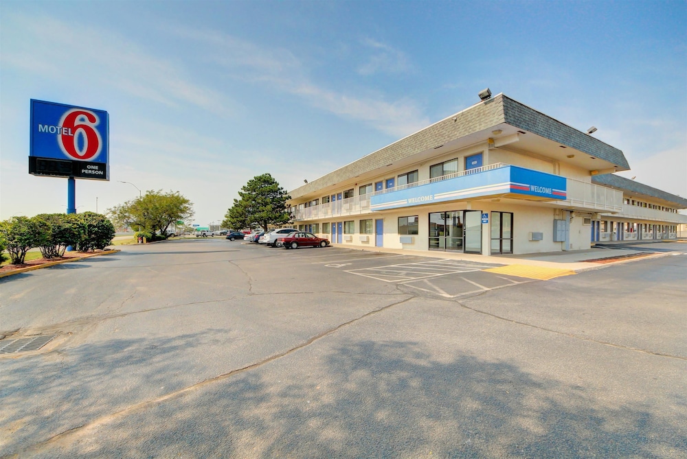 Motel6 Wichita, KS 37/44