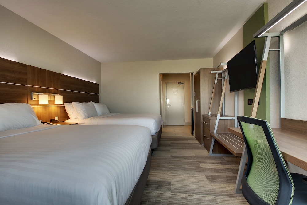 Holiday Inn Express Suites Wapakoneta 18/57