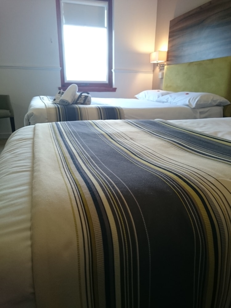 Livingston Lodge Hotel 4/31