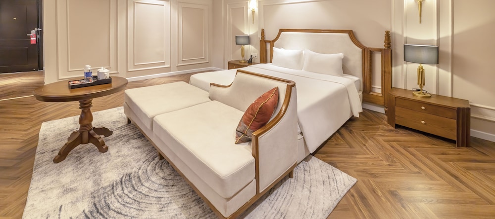 EXECUTIVE, DOUBLE BED, CITY VIEW, BATHTUB