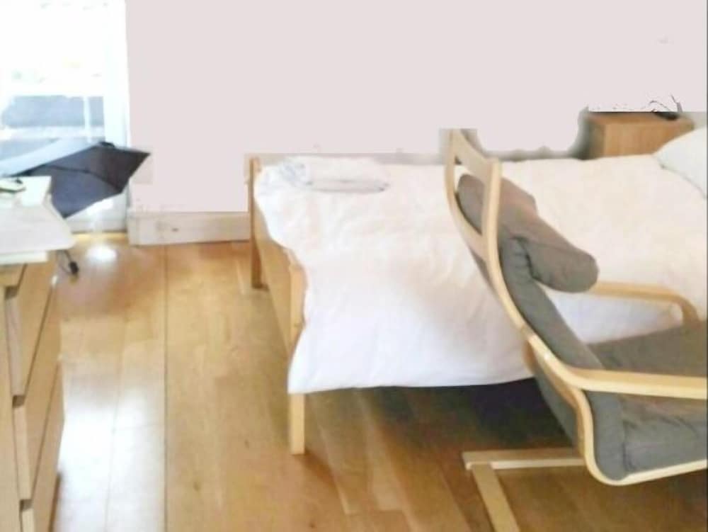 Kew Rooms 23/49