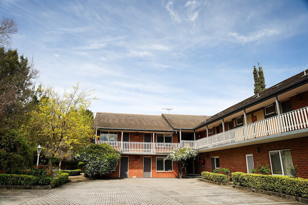 Elizabethan Lodge 4/56