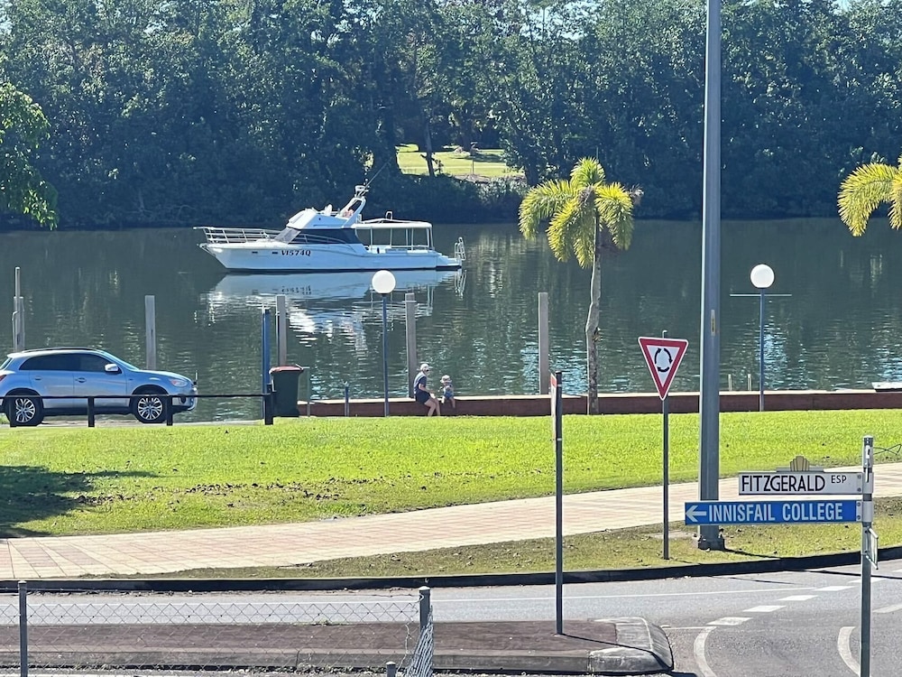 Innisfail Riverfront Motel 22/27