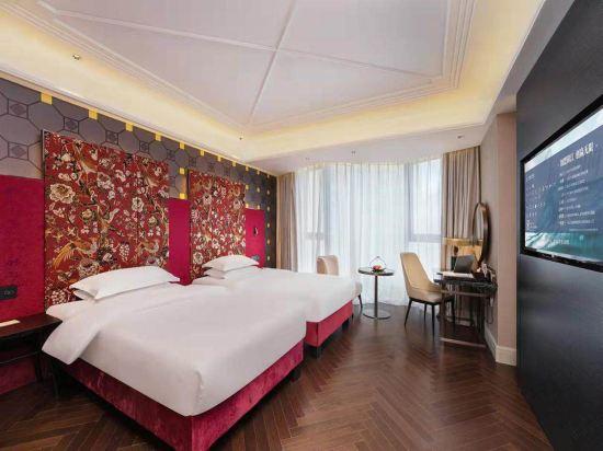 ELEGANT, TWIN BEDS