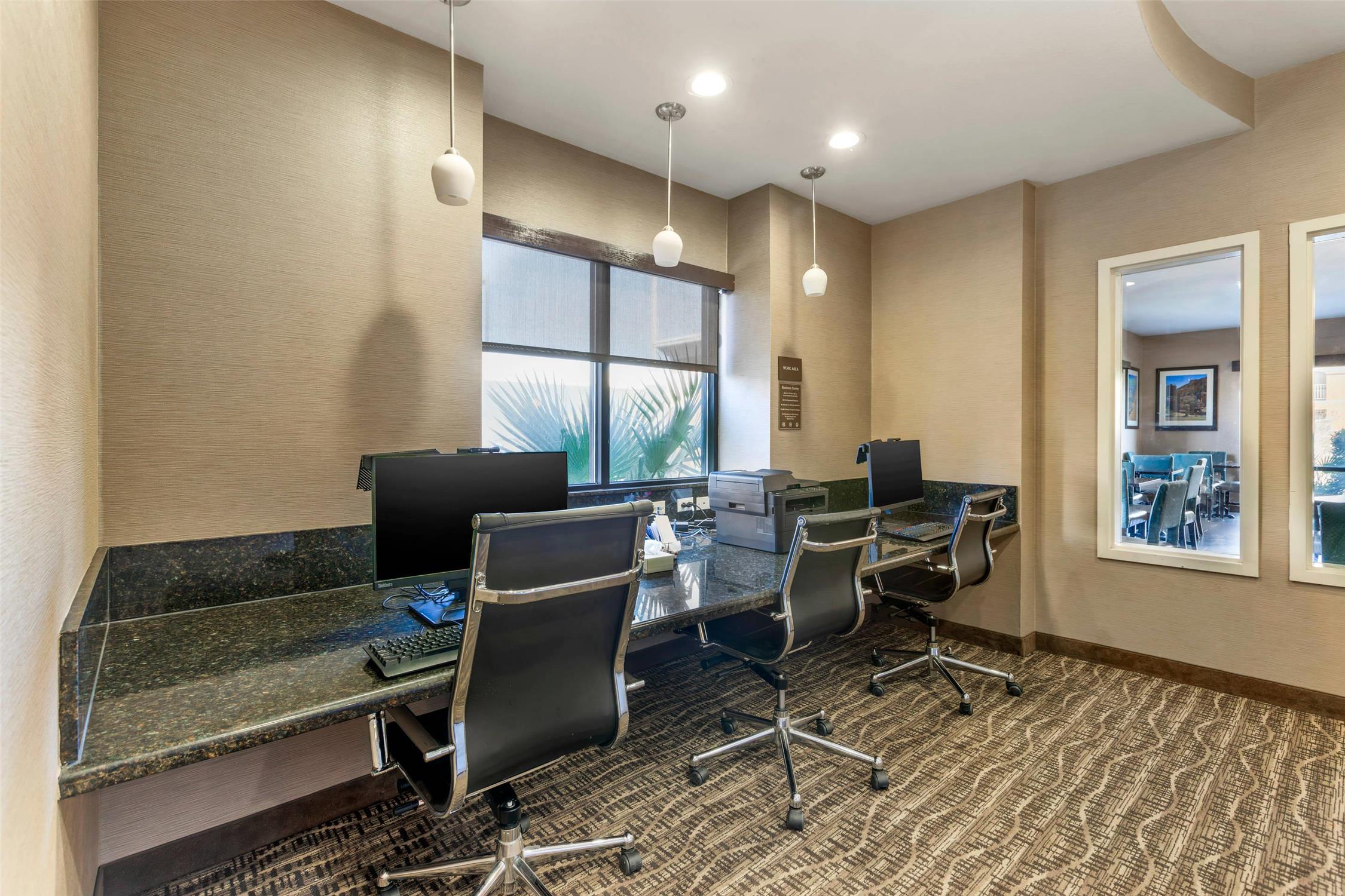 Comfort Suites Blythe, CA 40/49