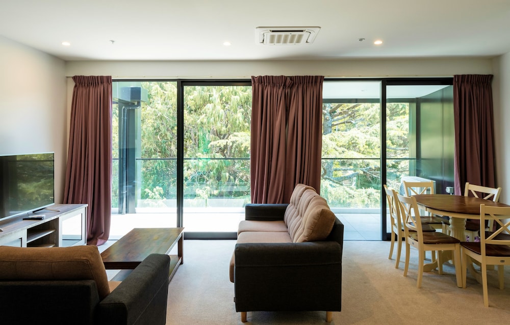The Edgerley Suites 33/37