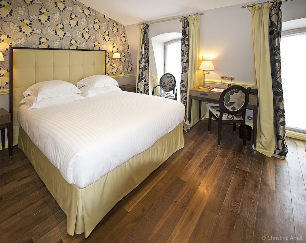 HOTEL DE SEZE 28/76