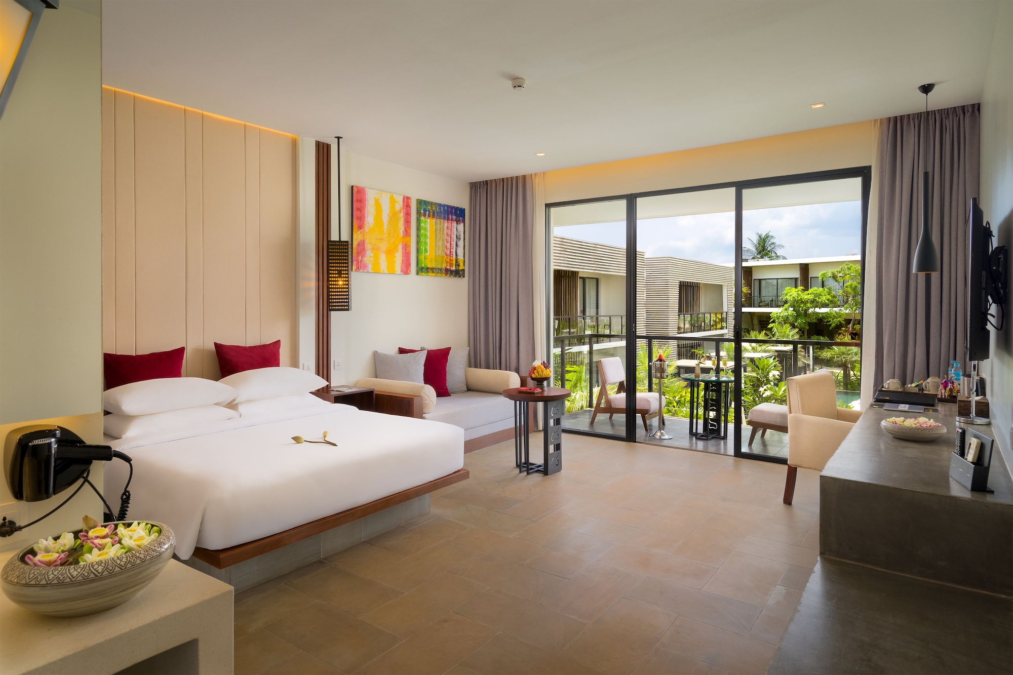 JUNIOR SUITE, DOUBLE BED, POOL VIEW