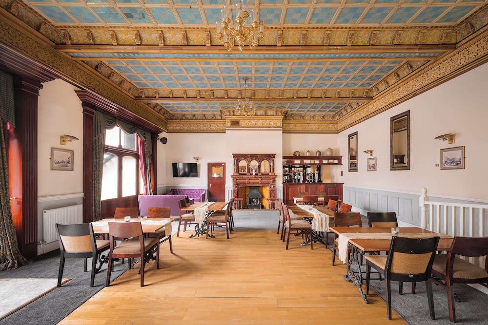 The County Hotel 38/62