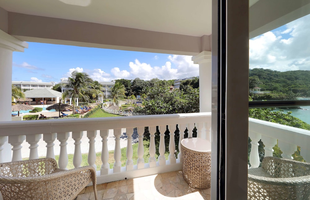 Grand Palladium Lady Hamilton Resort and Spa 1/42