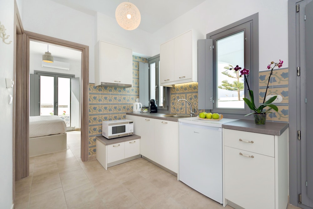 White Harmony Suites 14/69