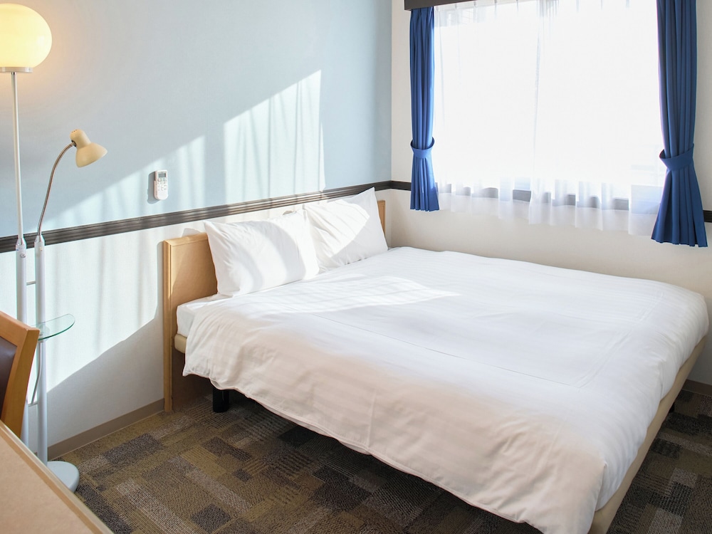 ROOM, DOUBLE BED
