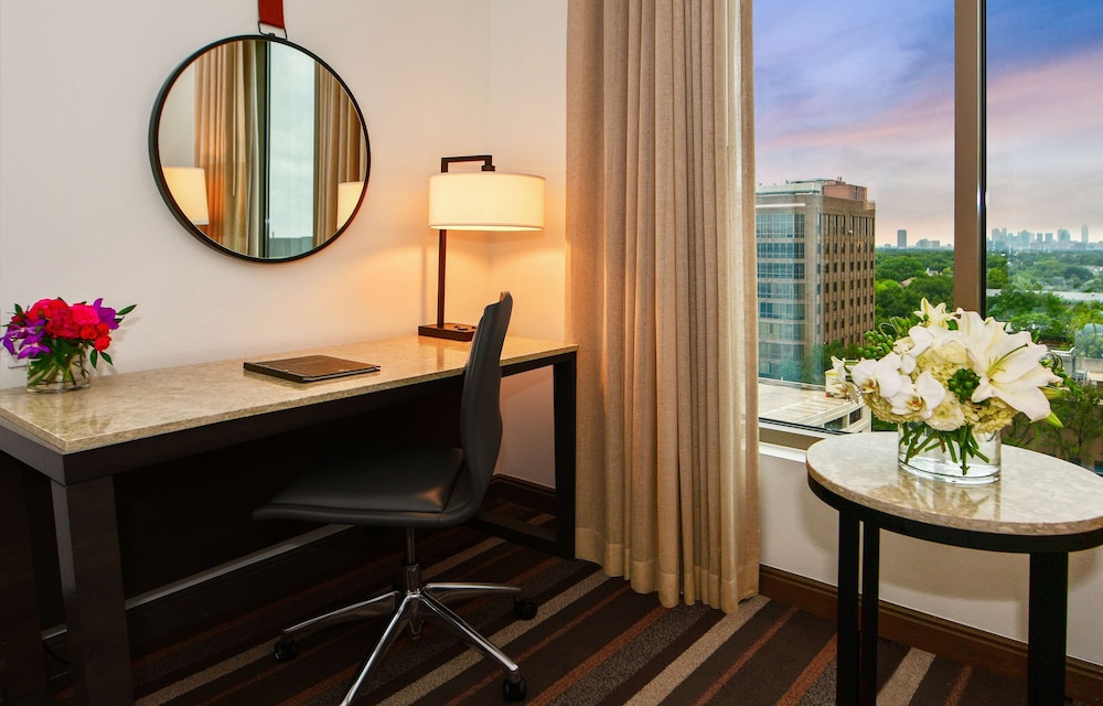 Hilton Dallas Park Cities 8/81