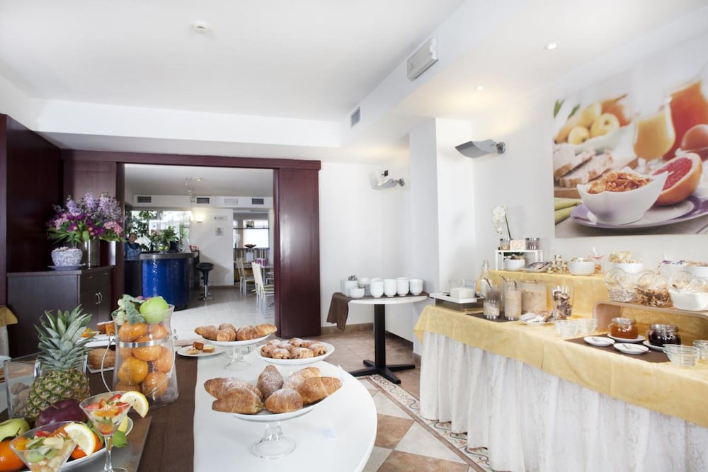 Bleis Hotel 32/50