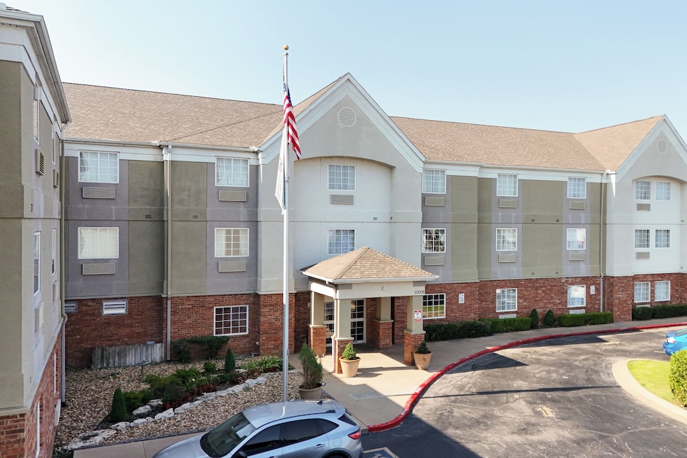 Candlewood Suites Tulsa 52/54