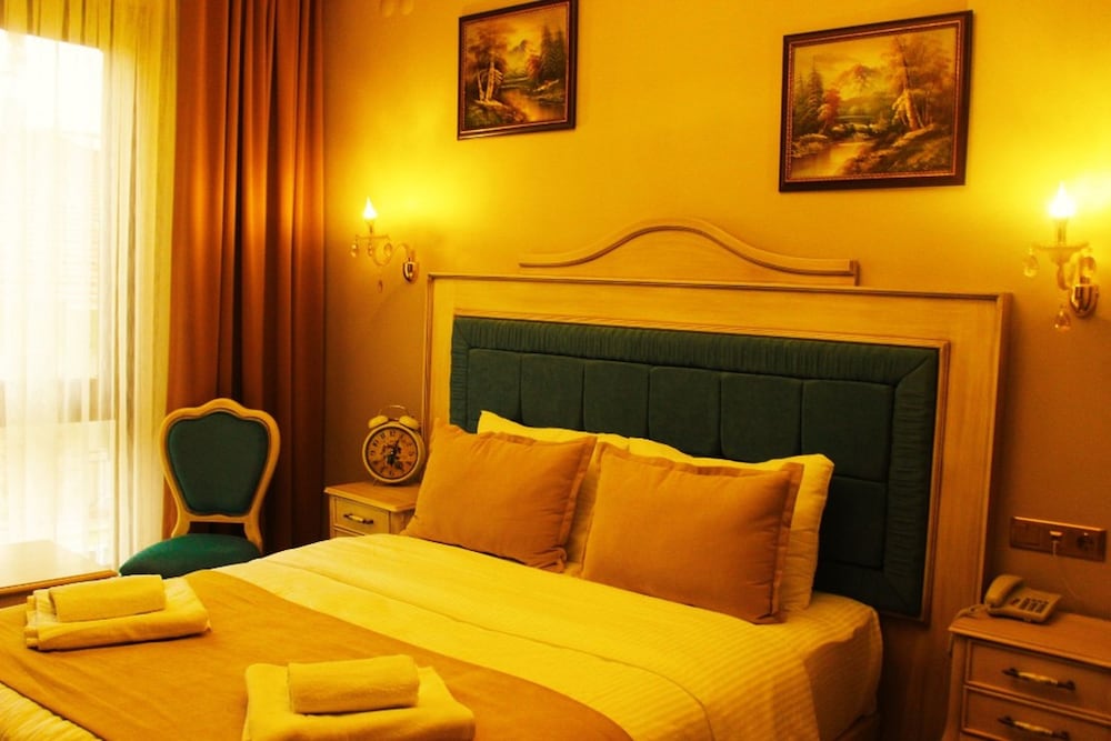 Vendome Hotel 37/46