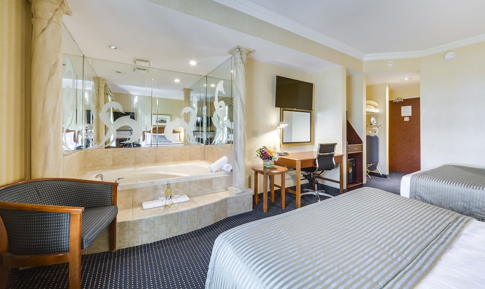 Monte Carlo Inn Toronto West Suites 36/65