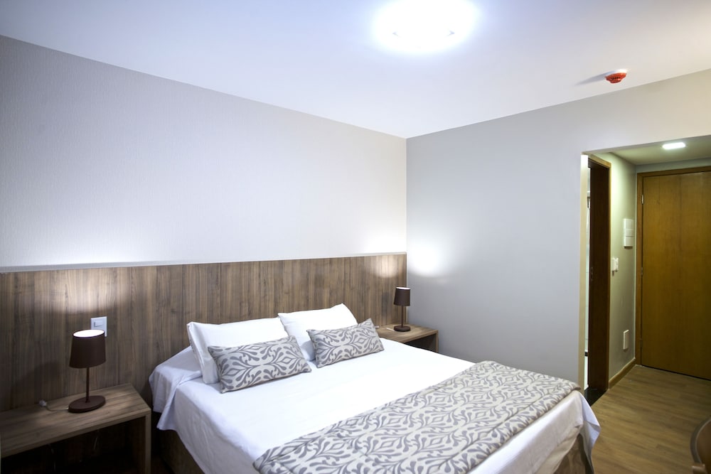 DELUXE, DOUBLE BED
