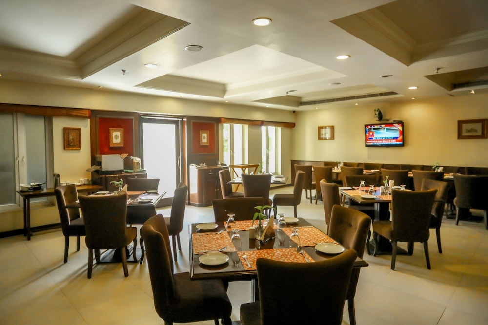 Hotel Samrat 36/45