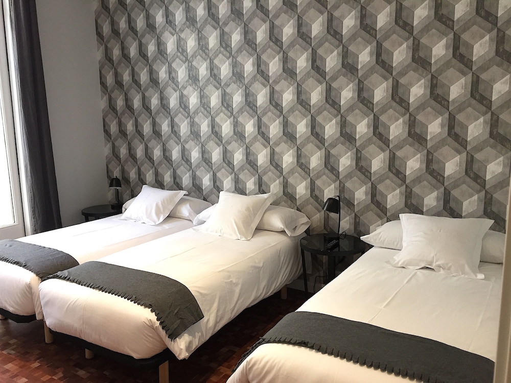 Hip Karma Hostel Shared Rooms 19/50