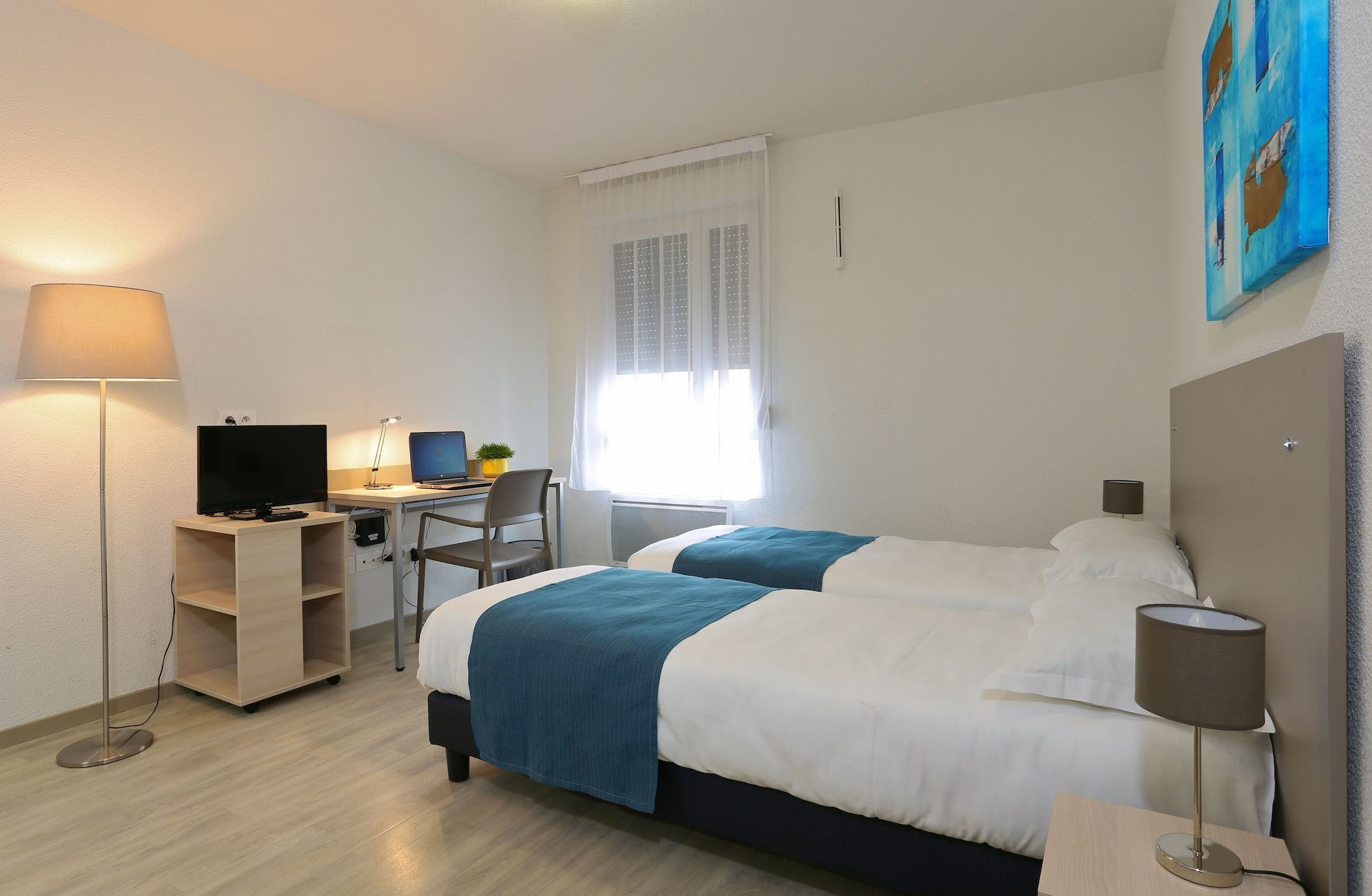 ROOM, TWIN BEDS