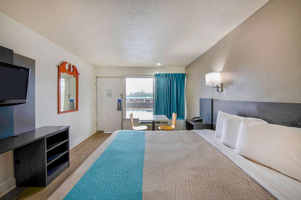 Motel6 Byron, GA 6/27