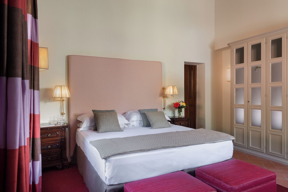 Adjoining, 6 Bedrooms, Villa, 5 Queen and Twin Beds