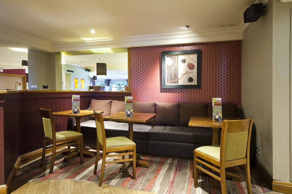 Premier Inn Glasgow Airport 22/41