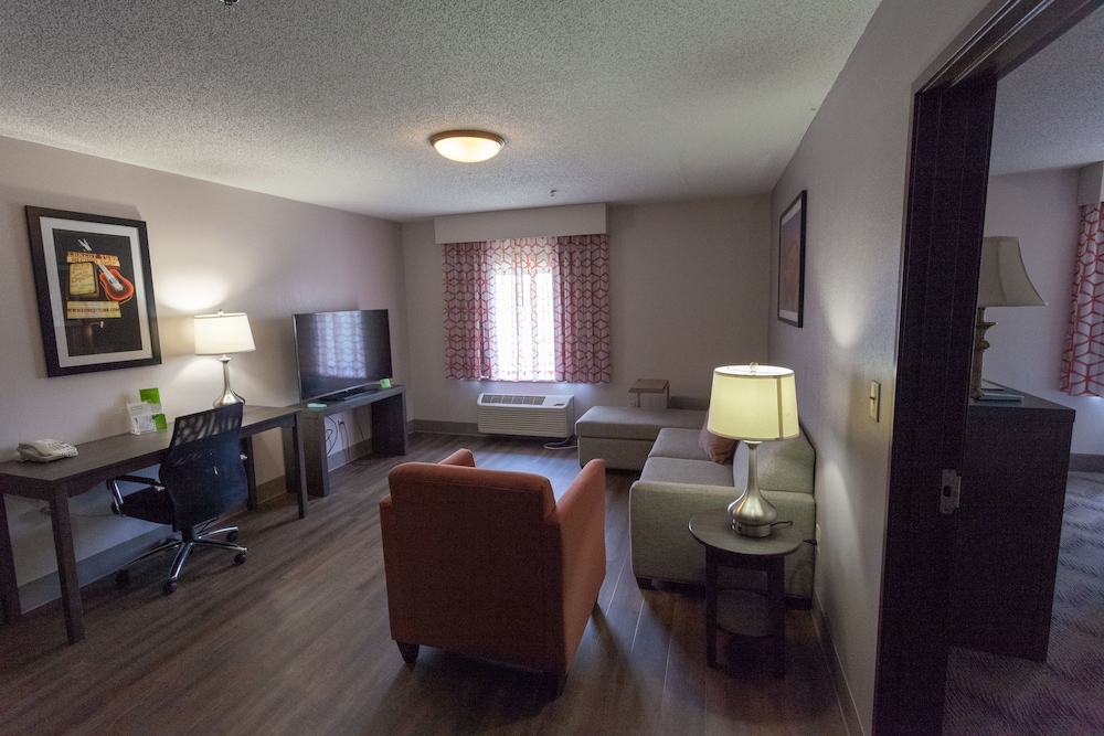 La Quinta Inn & Suites by Wyndham Goodlettsville - Nashville 44/58
