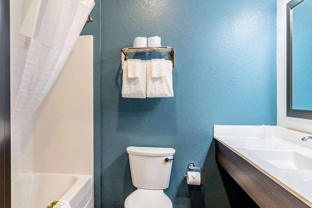 Woodspring Suites Naples 18/53