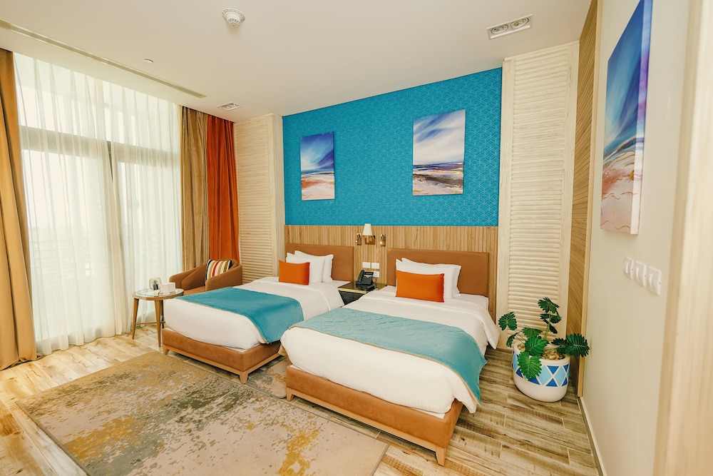 Premium, Suite, Queen Bed, Pool and Sea View