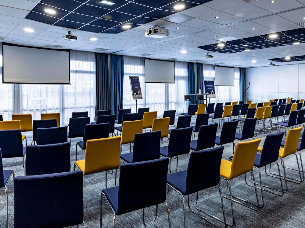NOVOTEL BEAUNE 63/73