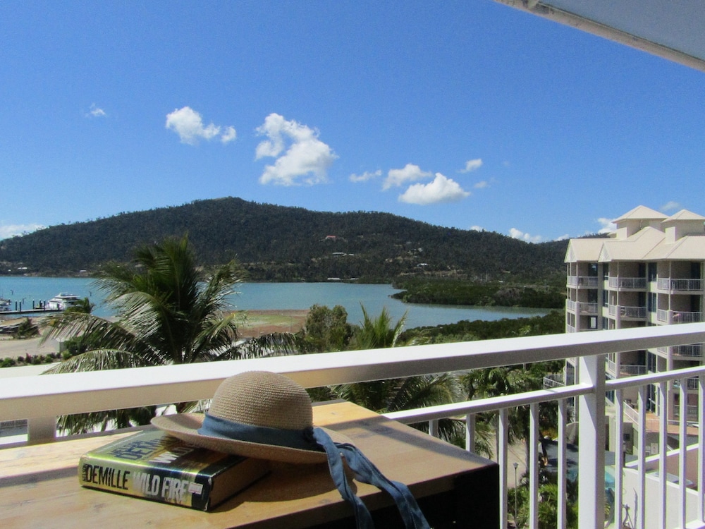 Coral Sea Vista Apartments 6/58