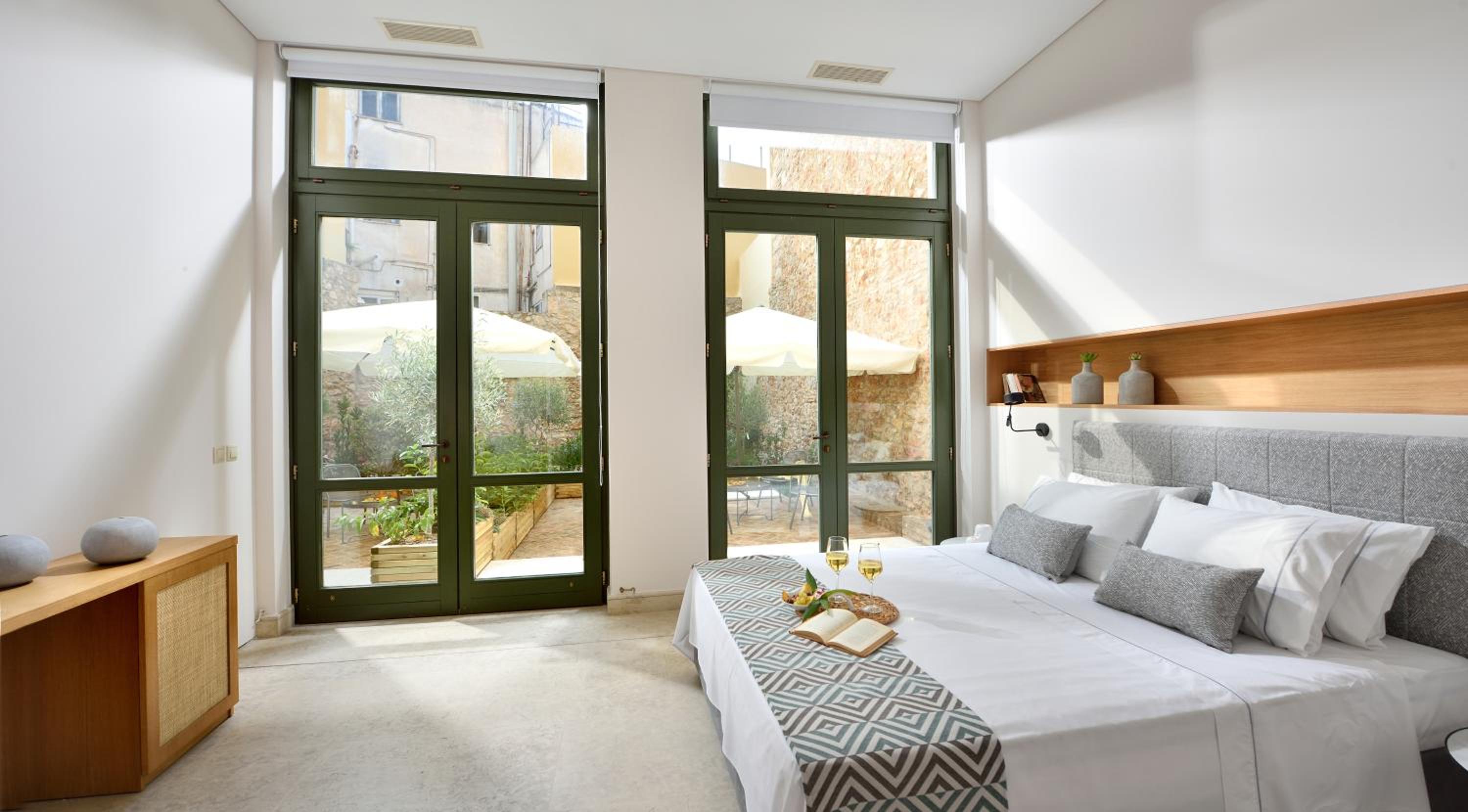 Downtown, Suite, Ground Floor