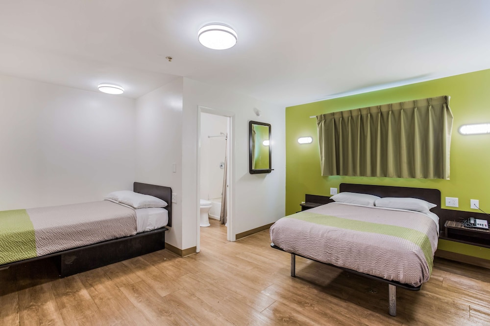 Motel6 Jacksonville, FL - South 21/45