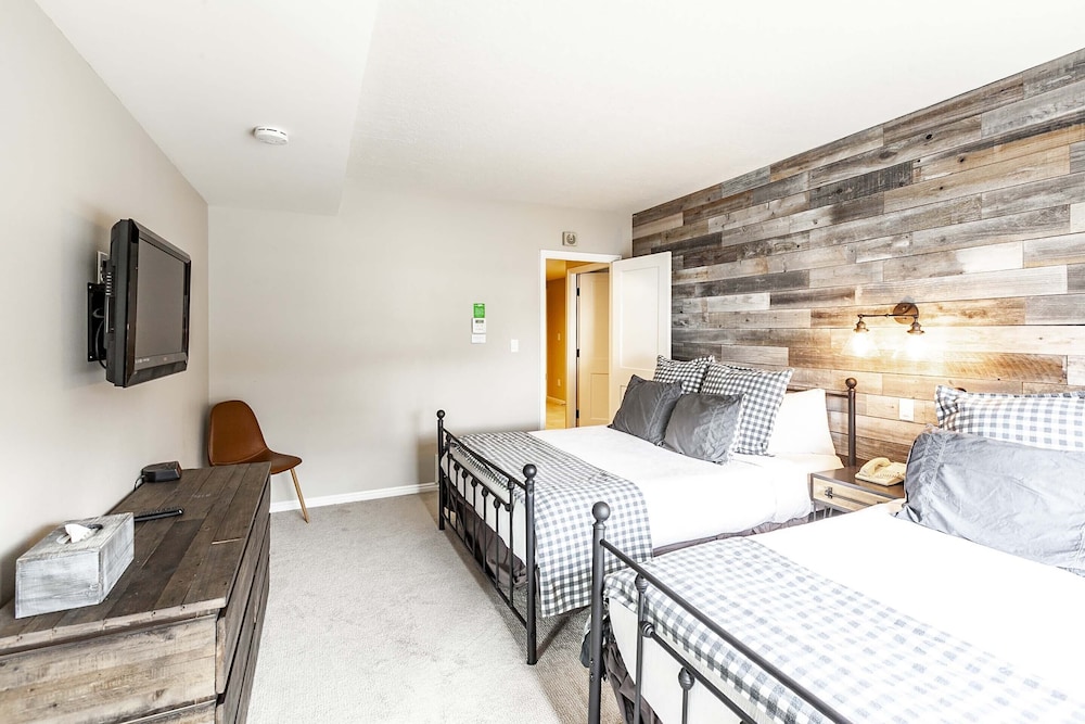 Shadow Ridge Resort Hotel By All Seasons Resort Lodging 33/77