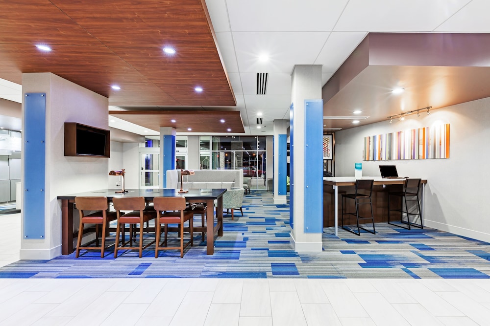 Holiday Inn Express Suites Tulsa West Sand Springs 16/52
