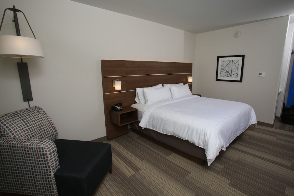 Holiday Inn Express Mccook 15/45