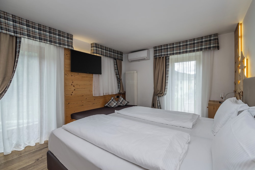 Mountain, Comfort, 1 King and 1 Single Beds، Hotel Palace Ravelli 3/4