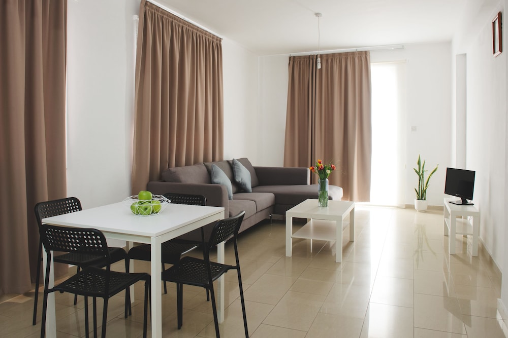 Valentinos Apartments 27/47