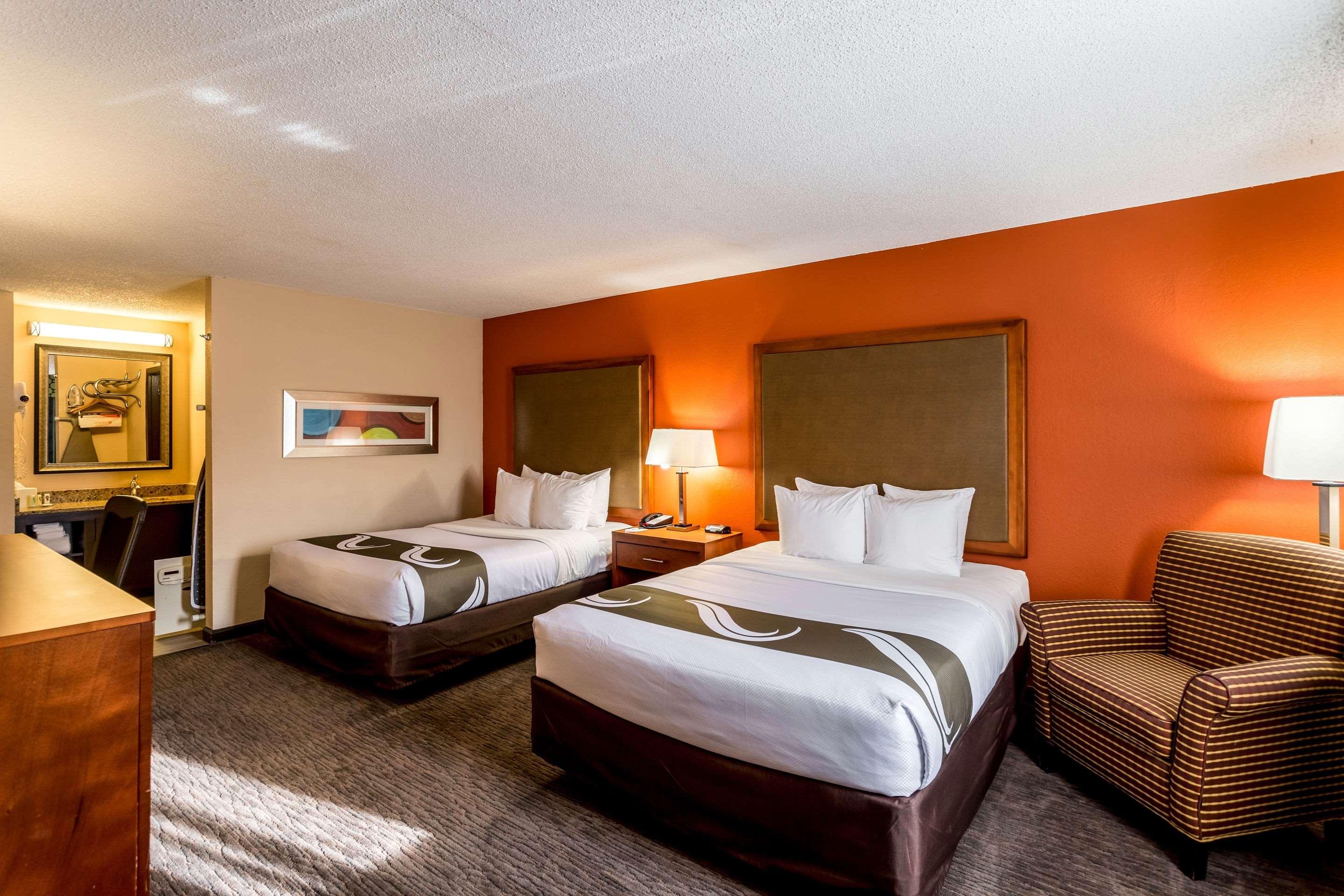 ROOM, KING BED
